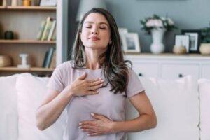 Tự chăm sóc bản thân khi mắc PTSD - Điều chỉnh & thay đổi suy nghĩ